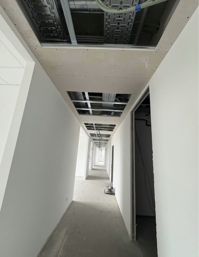 Relevé de l'existant dans un couloir avant travaux